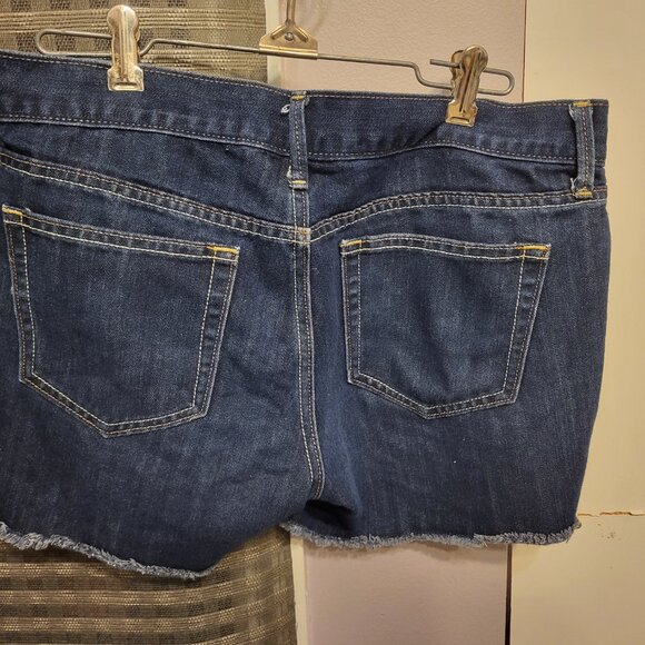 2 old navy shorts - Picture 3 of 6